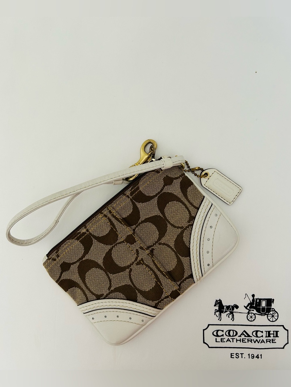 🤎Coach🤍Signature Canvas/Leather Wristlet in 🤎Brown & White🤍